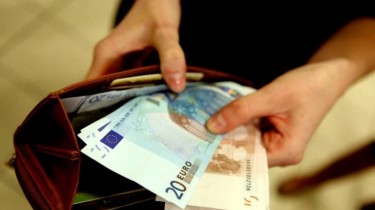 Повышение зарплат ощутили 27% жителей Литвы (дополнено)