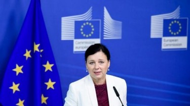 Еврокомиссар надеется на быстрое решение вопроса зарплат в Институте гендерного равенства