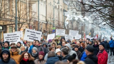 6 тыс. человек на митинге в Вильнюсе требовали повышения зарплат учителям