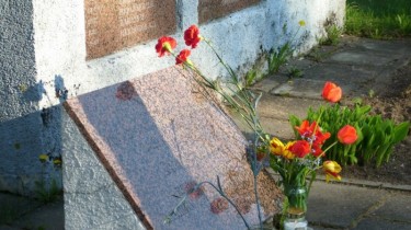 Организация "Забытые солдаты"не обязана снимать надгробие с могилы советского солдата