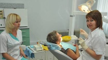 Почему стоматологи требуют плату?