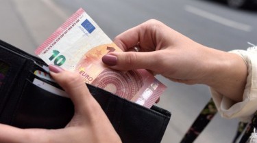 Минимальная зарплата с Литве с 2020 года должна увеличиться до 607 евро