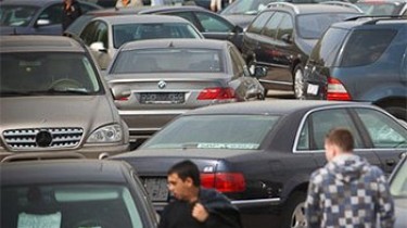 Налог на автомобили предлагается связать с выбросами СО2, максимальный размер – 1400 евро