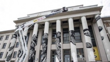 В Вильнюсе начался снос дворца профсоюзов