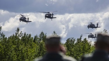 Литва почти за 300 млн евро закупит у США шесть вертолетов Black Hawk (дополнено)