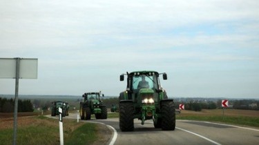 Тысячи фермеров протестуют по всей Литве