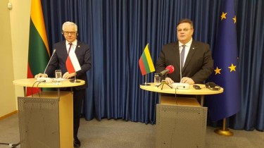 Литва и Польша дадут отпор попыткам России "переписать историю"