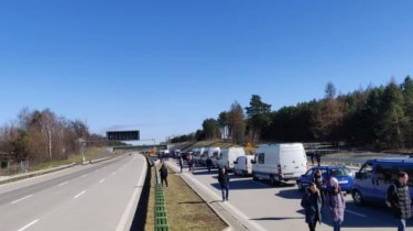 На дорогах у границ Польши и Германии - очереди фур до 30 км, литовцы блокируют дорогу (дополнено)