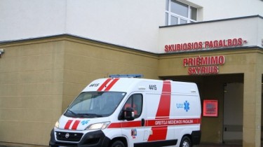 Медикам, борющимся с коронавирусом в Литве, повысят зарплату