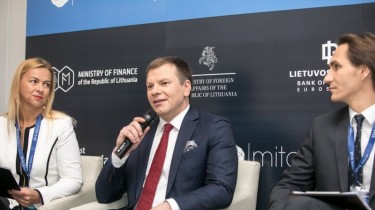 Министр: одна неделя карантина сокращает годовой рост ВВП Литвы на 0,5% (дополнено)