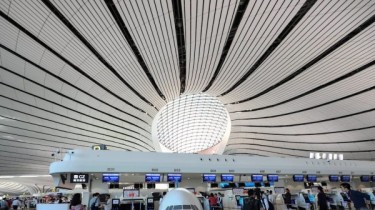 Пекин отменяет более 900 внутренних рейсов из-за новой вспышки COVID-19
