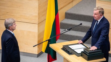 В Сейме приведен к присяге новый министр экономики и инноваций Р. Синкявичюс