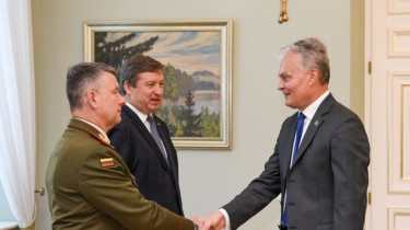 После обновления оборонных планов НАТО президент встречается с главами Минобороны и ВС (дополнено)