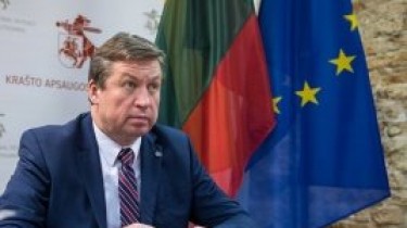 На учения в Беларуси следует реагировать спокойно, говорит министр обороны