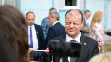 Премьер называет странным решение Конституционного суда о полномочиях правительства