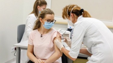 В Литве проходит вакцинация от коронавируса медицинских работников (дополнено)