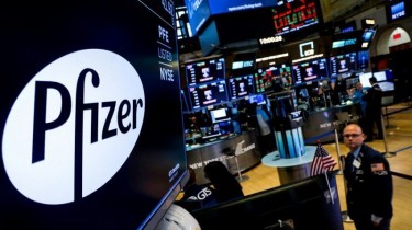 BioNTech и Pfizer наполовину сократили количество доз вакцин на 4 недели (дополнено)