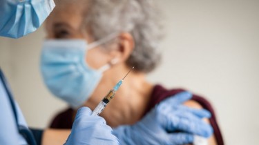 В домах соцопеки в Литве завершился первый этап вакцинации от COVID-19