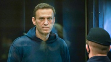 Московский городской суд заменил условный срок Навального на 3,5 года колонии (видео)