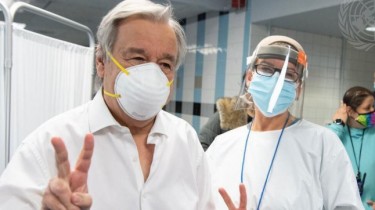 Генсек ООН Антониу Гутерриш сделал прививку от коронавируса