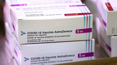Экспертный совет предлагает прививать вакциной AstraZeneca и пожилых людей (дополнено)