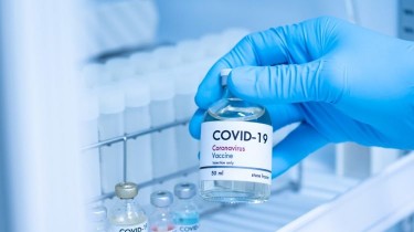 После прививки COVID-19 в Литве скончался 77-летний мужчина, смерть с вакциной не связана