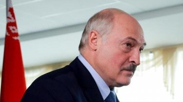 Лукашенко отреагировал на фильм о его состоянии: "И в штаны залезли в конце"