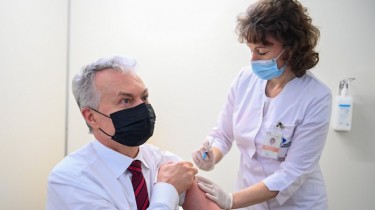 Президент Литвы привит вакциной от коронавируса производства AstraZeneca (дополнено)