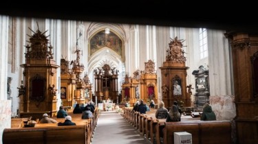 Конференция епископов: службы в храмах Литвы вновь будут проходит в присутствии верующих (дополнено)