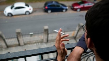Евробарометр: Литва незначительно превышает средний показатель ЕС по проценту курильщиков
