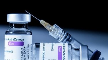 Министерство: вакциной AstraZeneca и далее будут прививать всех совершеннолетних (дополнено)