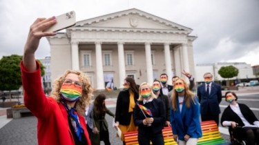 В Сейме зарегистрирован проект нейтрального по отношению к полу партнерства (дополнено)