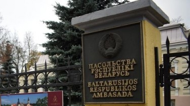 Литва высылает двух сотрудников посольства Беларуси (дополнено)