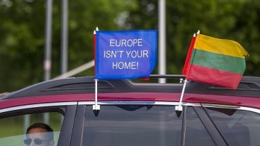 Около 150 человек протестовали у границы против проникновения в Литву нелегальных мигрантов