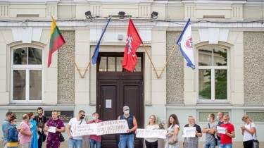 Жители Девенишкес организовали протест у министерства внутренних дел Литвы