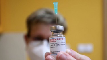 Отныне подростков в Литве можно прививать от COVID-19 также и вакциной Moderna