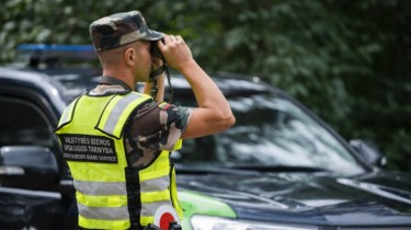 Пограничники ночью задержали и развернули десятки нелегальных мигрантов (СМИ)