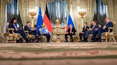 Переговоры Путина и Меркель начались в Москве