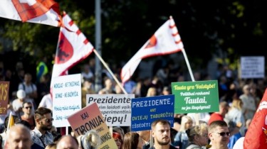 Тысячи людей в Вильнюсе протестуют против антиковидных ограничений