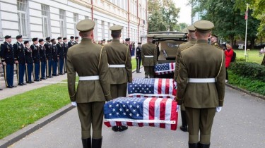 США переданы найденные в Литве останки американских солдат времен II-ой мировой войны