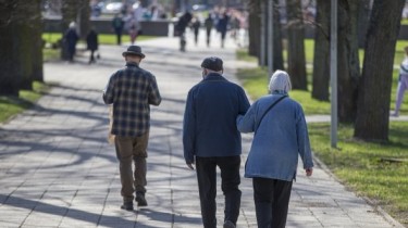Сейм Литвы одобрил выплату в 100 евро привившимся пенсионерам старше 75 лет