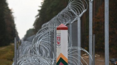 На границе с Беларусью установлены первые сегменты ограждения