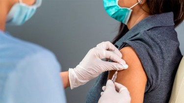 Эксперты одобряют сокращение сроков для введения бустерной дозы вакцины от коронавируса