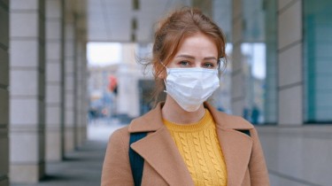 Минздрав: в общественных местах - только медицинские маски и респираторы