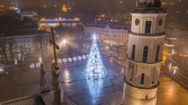 Кафедральную площадь столицы Литвы украсила Рождественская елка