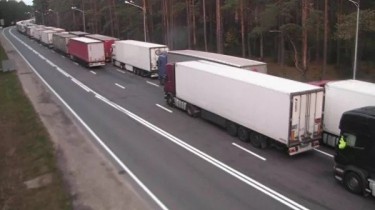 Растут очереди грузовых машин на границе Литвы и Беларуси