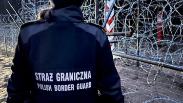 Нелегальные мигранты забросали польских пограничников петардами: есть жертвы