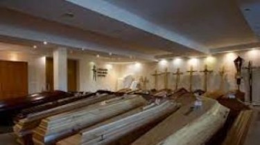 Расследование: компания, находящаяся в управлении Церкви, продавала использованные гробы