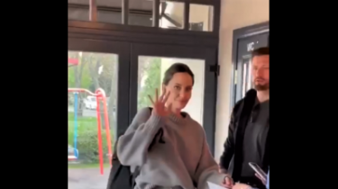 Анджелина Джоли приехала во Львов (видео)