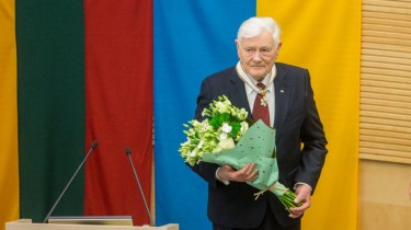 В. Адамкусу присуждена Звезда имени А. Стульгинскиса, учрежденная Сеймом Литвы